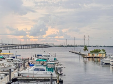 海外仓一层大概多少钱